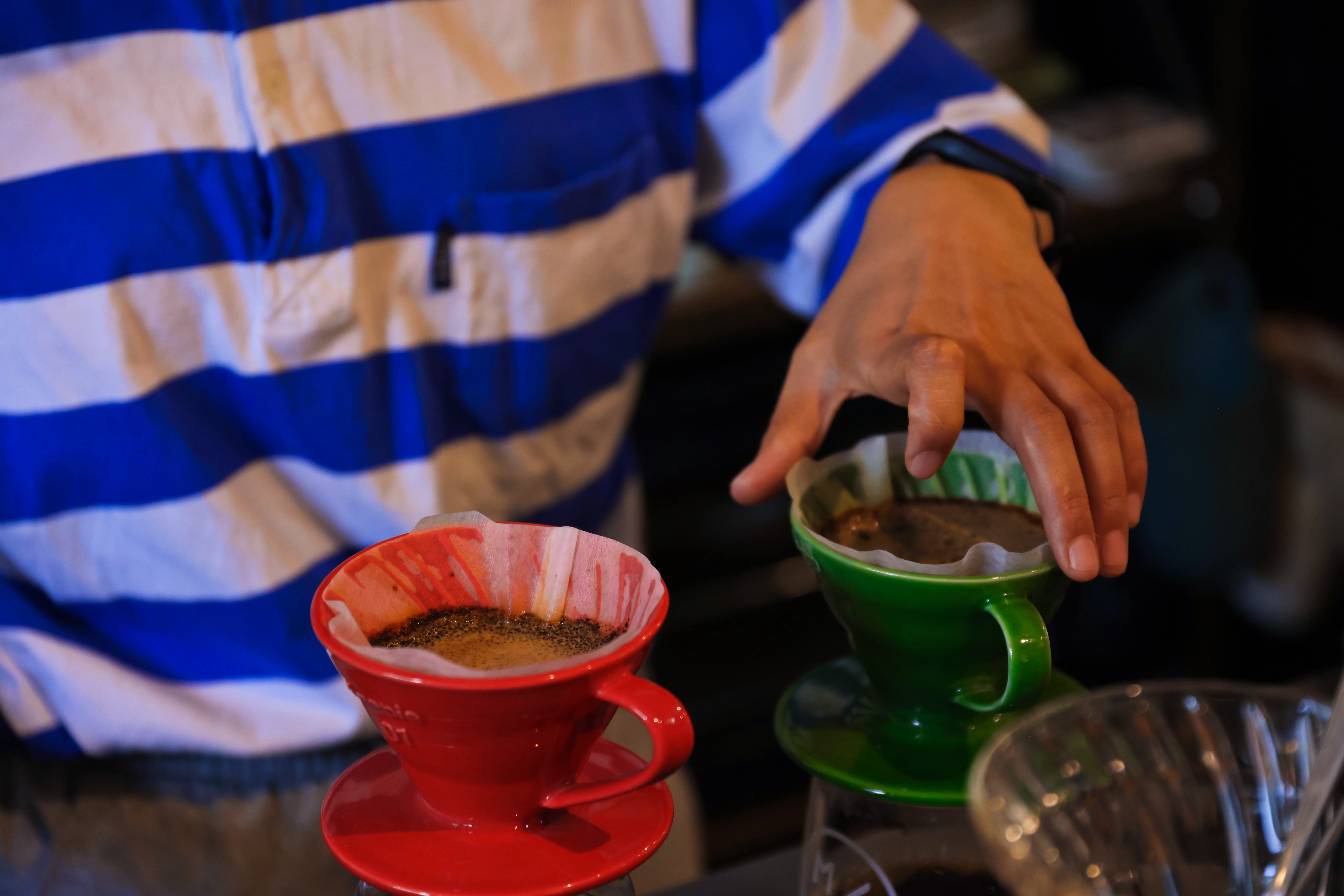 Brewing Identity: Developing Marketing and Product Differentiation Strategies for Shanghai’s Small Coffee Shops Against China's and the U.S.'s Major Chains